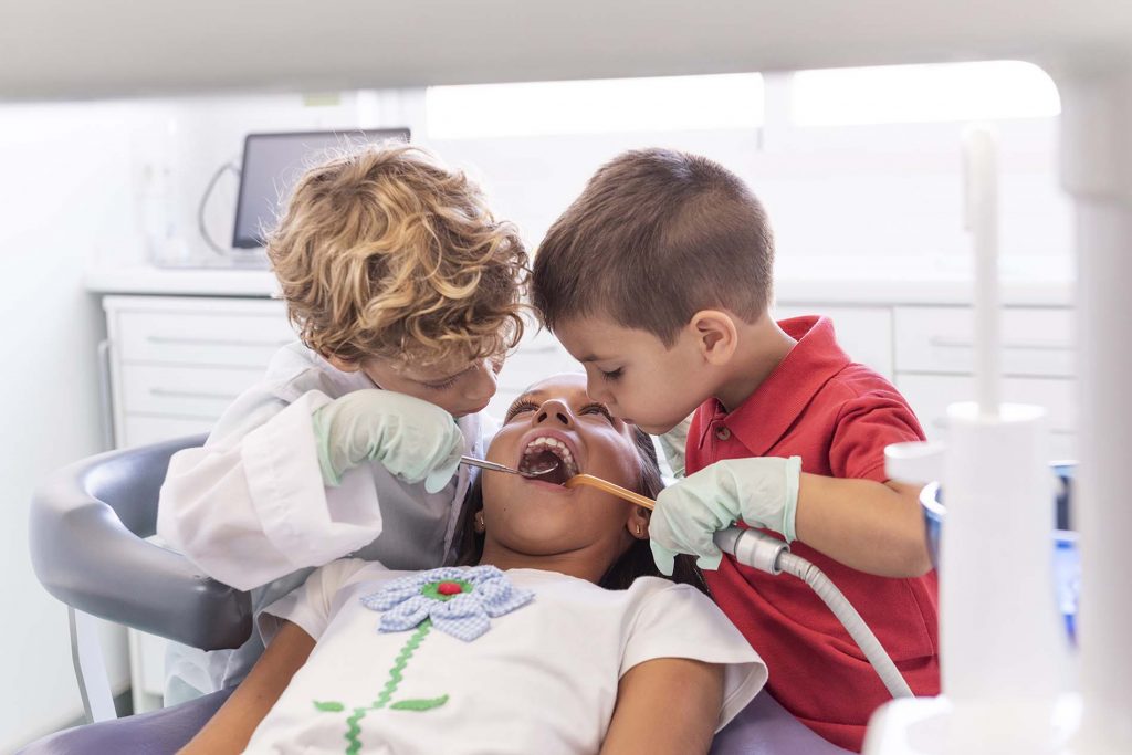 ortodoncia_infantil_niños_aparato_transparente_dentista_granada_fuente_grande_nivar_dental_clinica