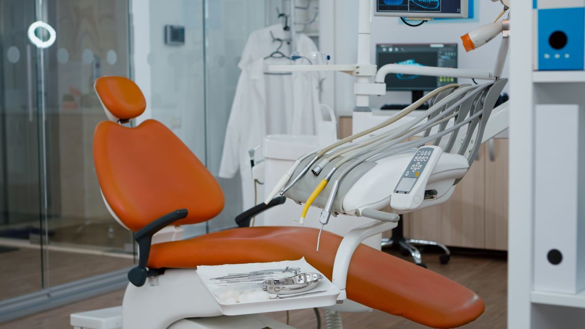 silla de odontologo color naranja