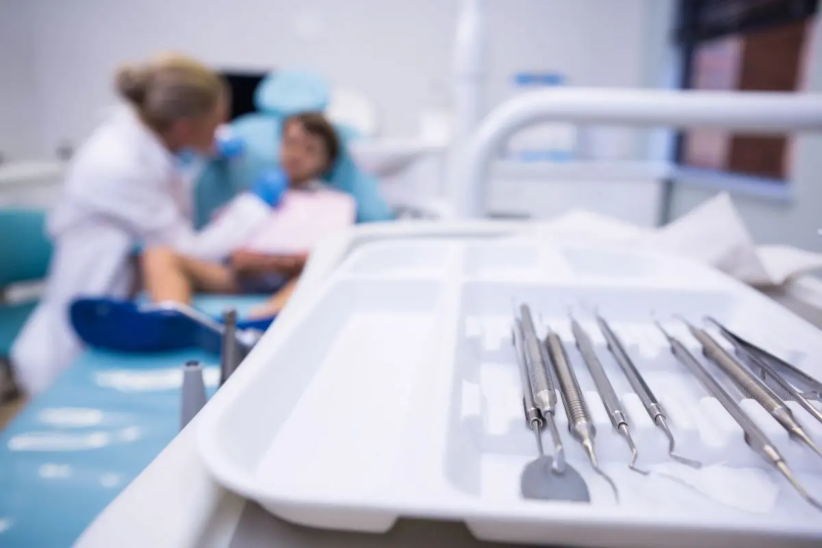 Herramientas profesionales en clínica dental en Pulianas