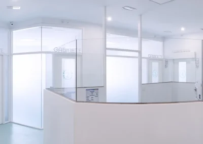 Distribuidor entre los gabinetes y la sala de esterilización de la Clínica Dental Alfacar