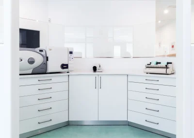 Sala de esterilización de instrumental de la Clínica Dental Alfacar